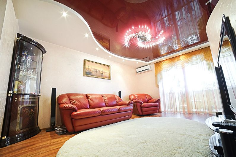 Plafond tendu rouge dans le hall (salon) - photo