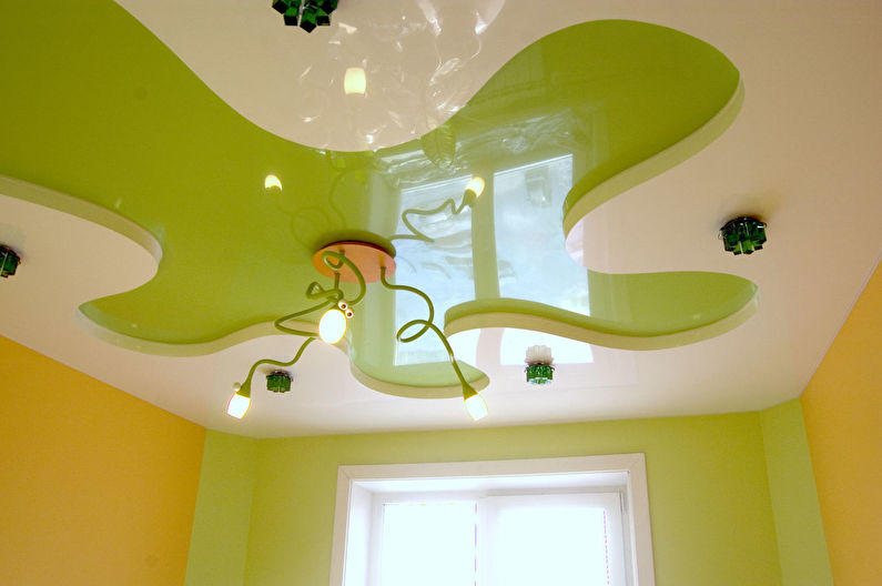 Plafond tendu vert dans une chambre d'enfant - photo