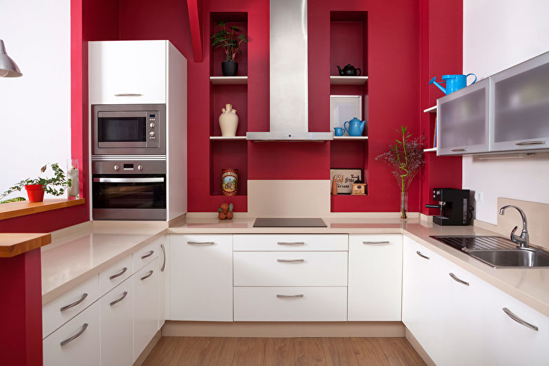 Sarkanā un baltā krāsā - virtuves dizains 9 kv.m.