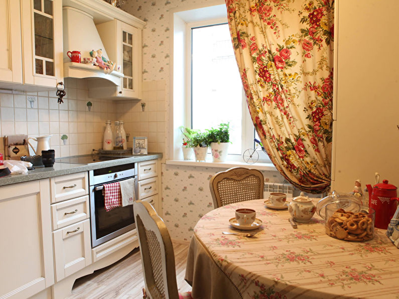 Conception d'une petite cuisine dans le style provençal