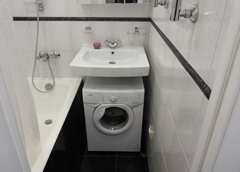 Conception de la salle de bain à Khrouchtchev - machine à laver