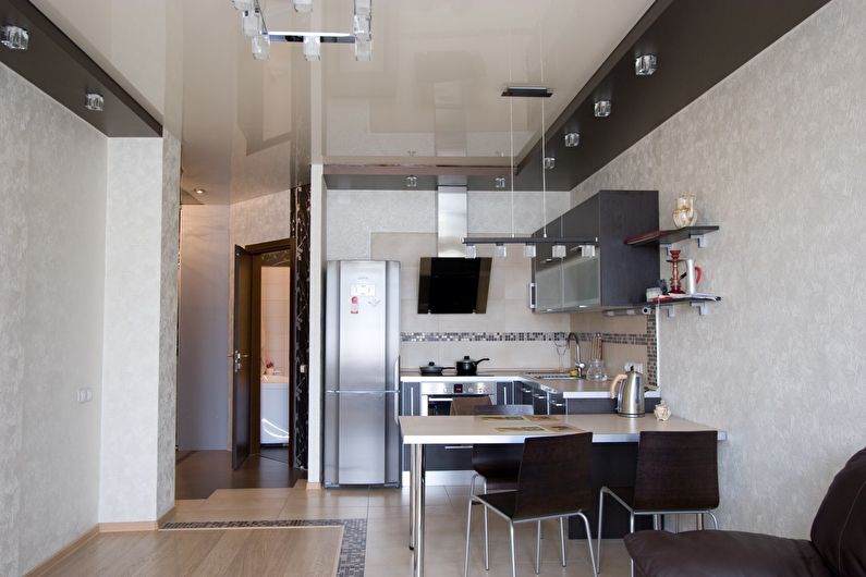 Plafonds tendus à deux niveaux dans la cuisine