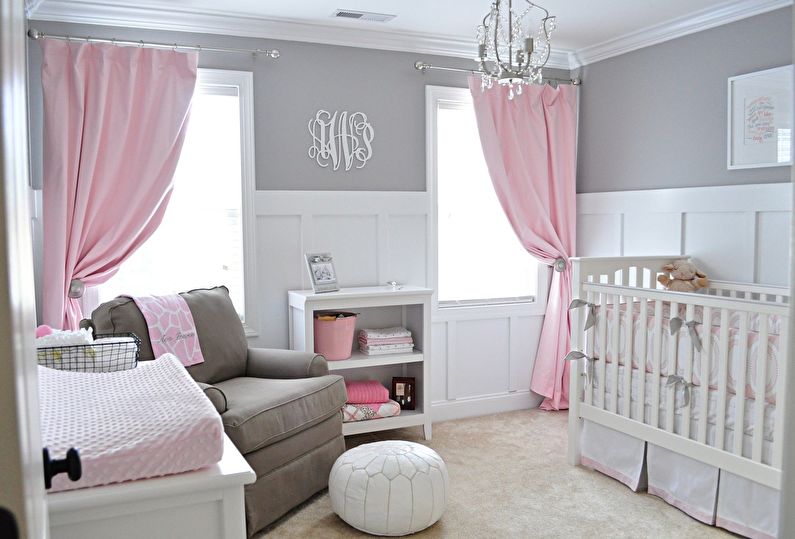 La combinaison de couleurs à l'intérieur de la chambre des enfants - gris avec rose et blanc