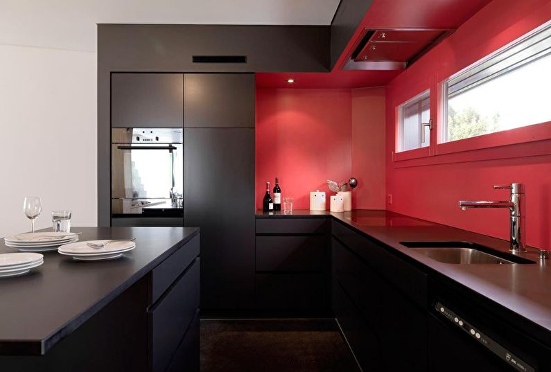 La combinaison de couleurs à l'intérieur de la cuisine - noir avec rouge