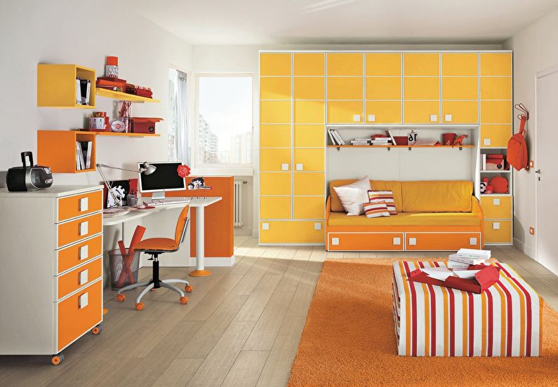 La combinaison de couleurs à l'intérieur d'une chambre d'enfant - orange avec blanc et jaune