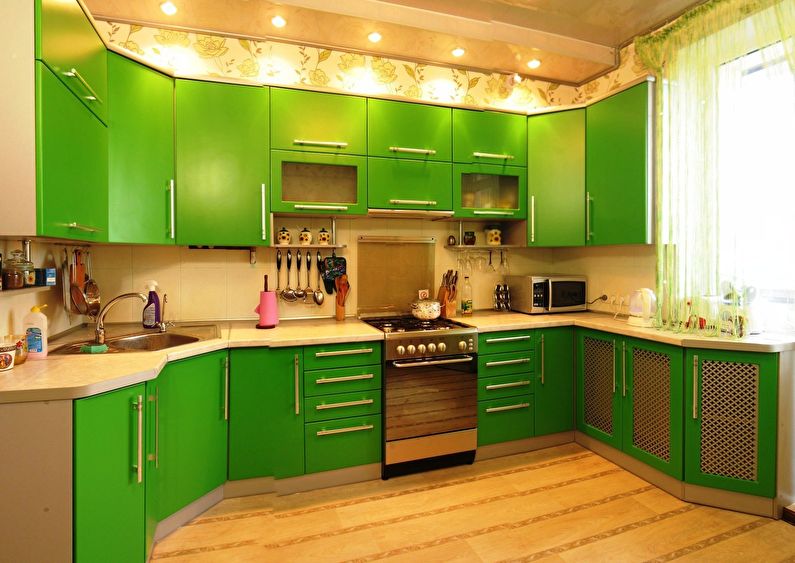 La combinaison de couleurs à l'intérieur de la cuisine - vert avec beige