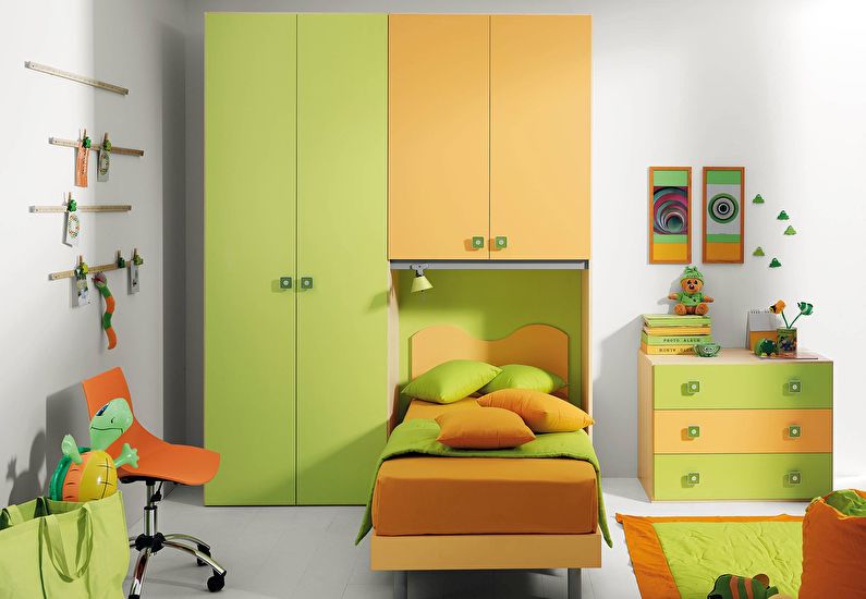 La combinaison de couleurs à l'intérieur de la chambre des enfants - vert avec orange et blanc