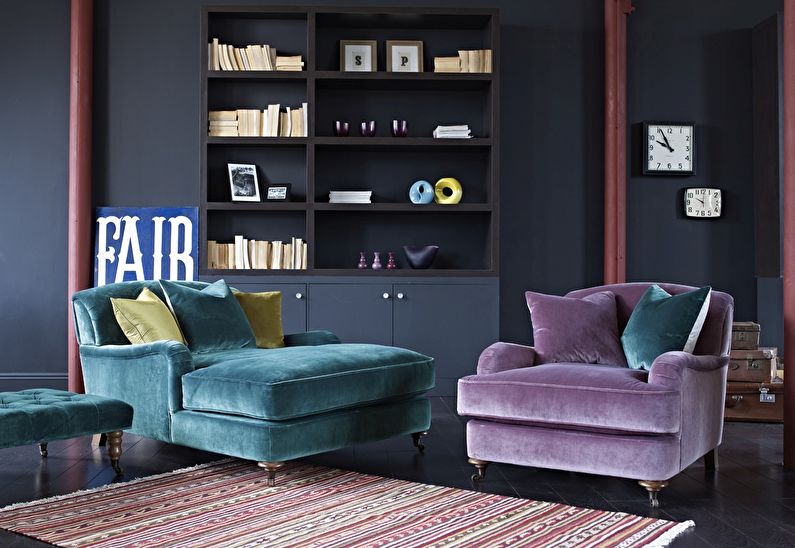 La combinaison de couleurs à l'intérieur du salon - violet avec vert et noir