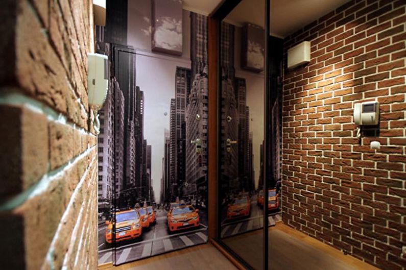 Mur de briques à l'intérieur du couloir, couloir - photo