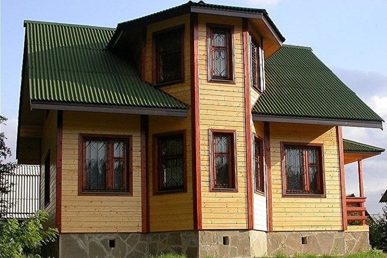 Maisons en bois avec une baie vitrée