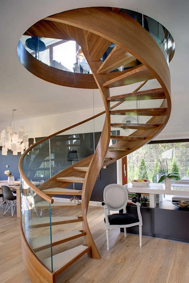Escalier au deuxième étage dans un style moderne