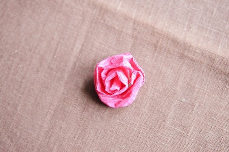 Papier en couches bricolage rose