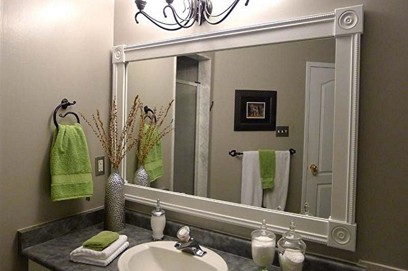 Spogulis vannas istabā - foto