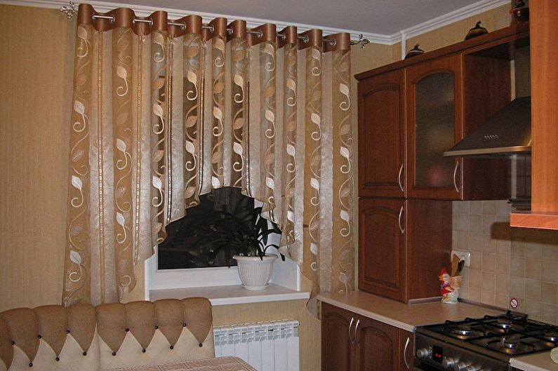 Types de rideaux dans la cuisine - Arches de rideaux et lambrequins