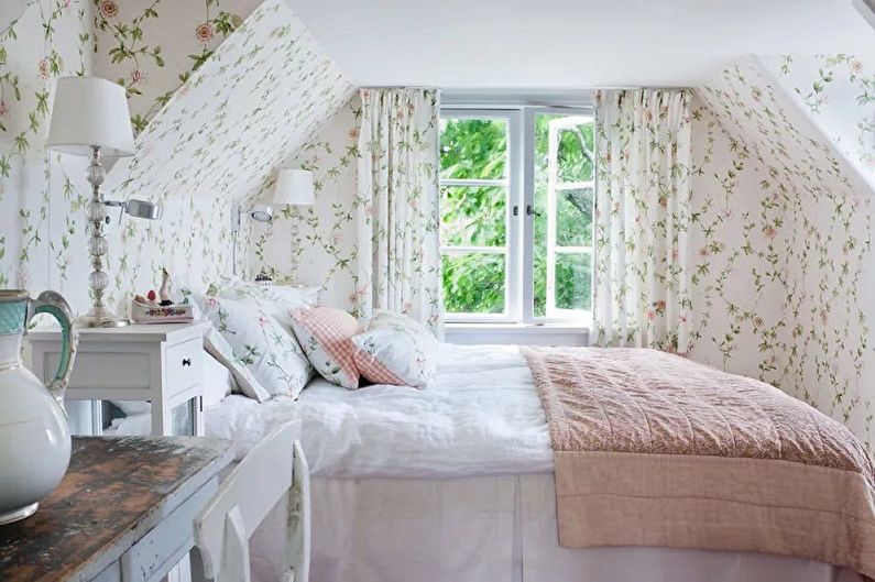 Provansas stila mansarda guļamistaba - interjera dizains
